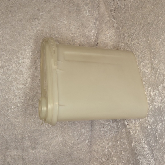 Tupperware: Pitcher - Picture 3 of 10